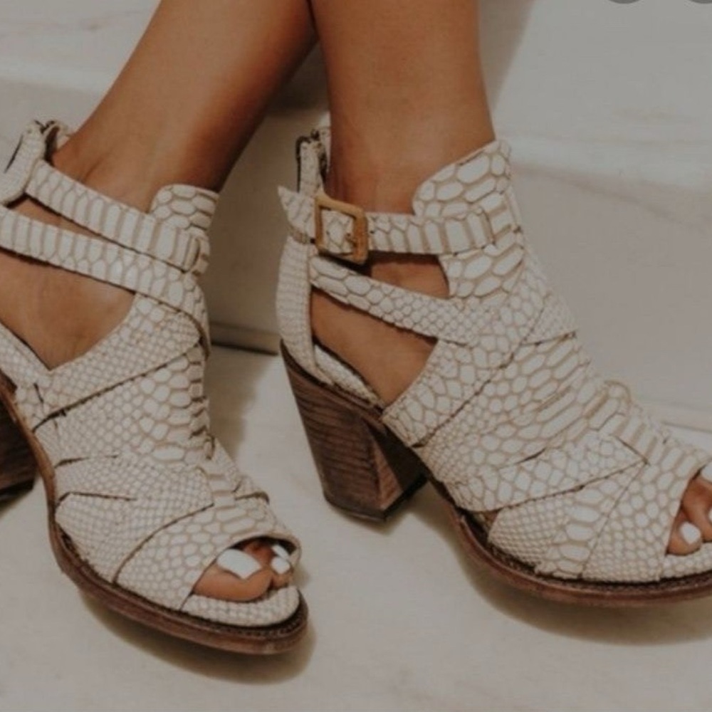 Freebird White Snake Claw Sandals